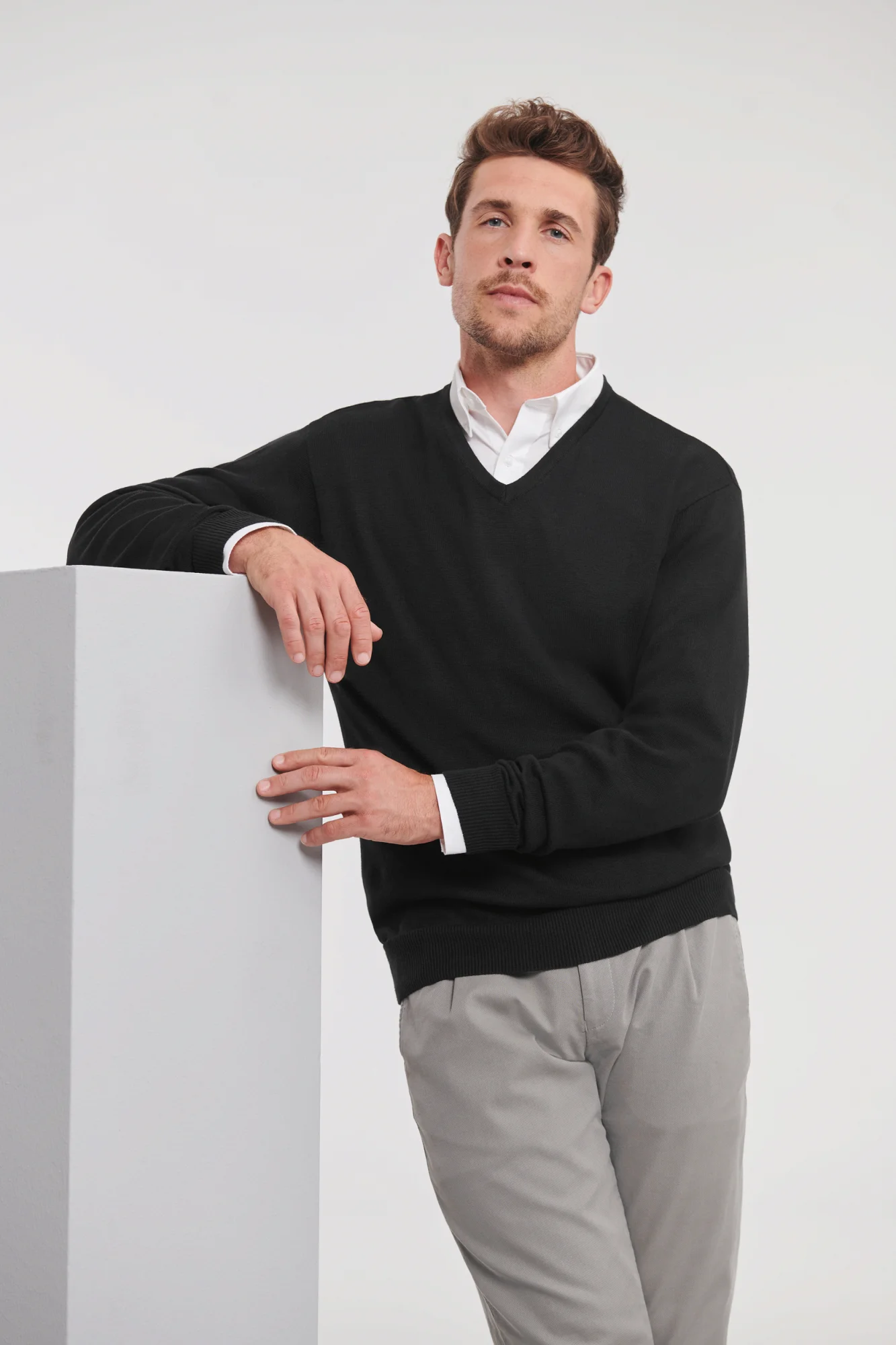 Russell V-neck Knitted Pullover