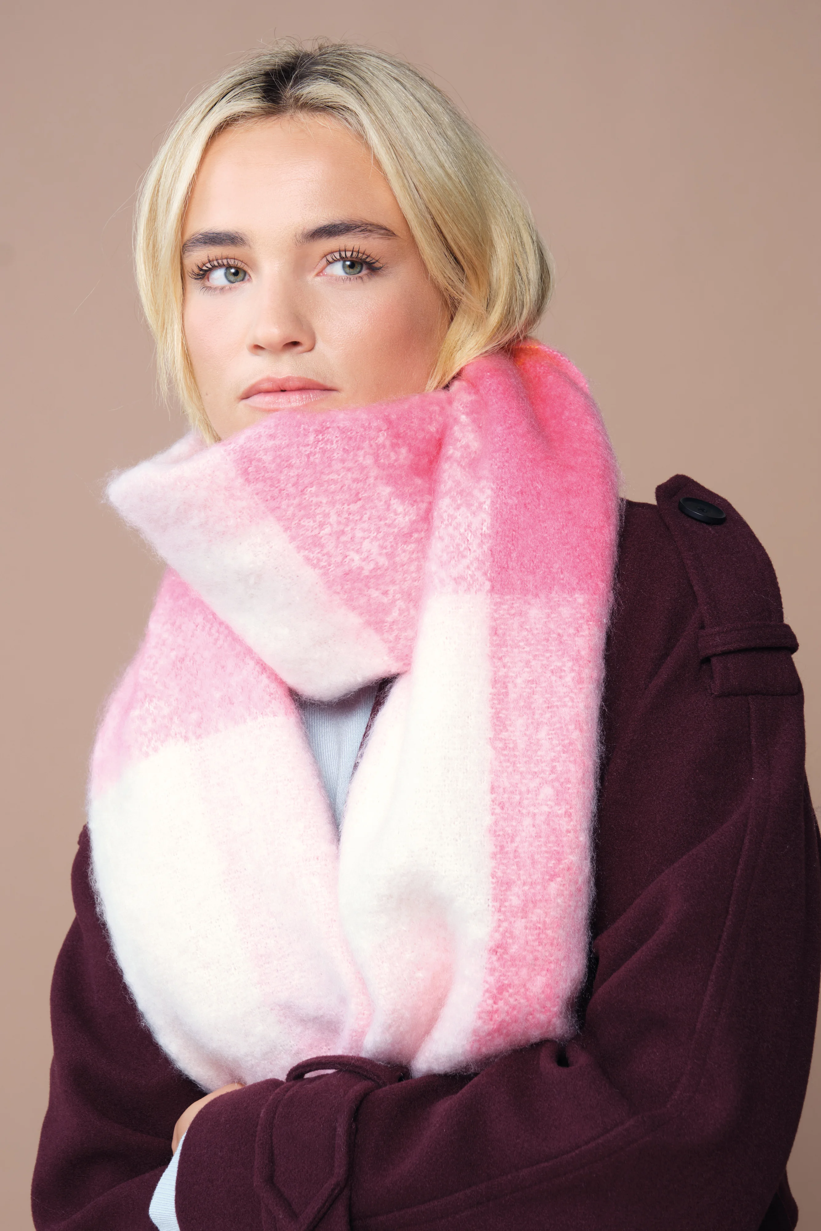 Fluffy check scarf