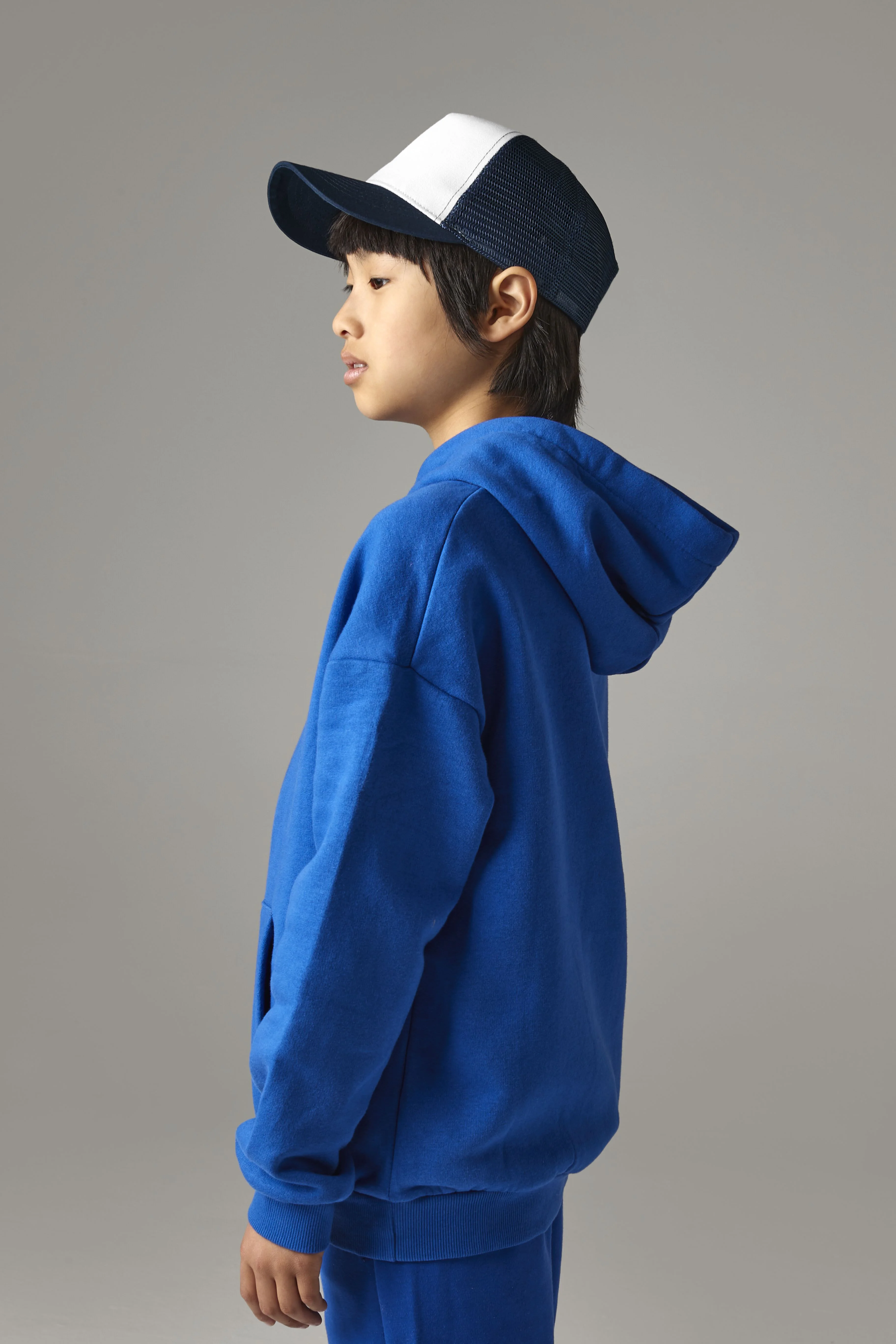 Beechfield® Kinderpet in mesh, verstelbaar aan de achterkant.