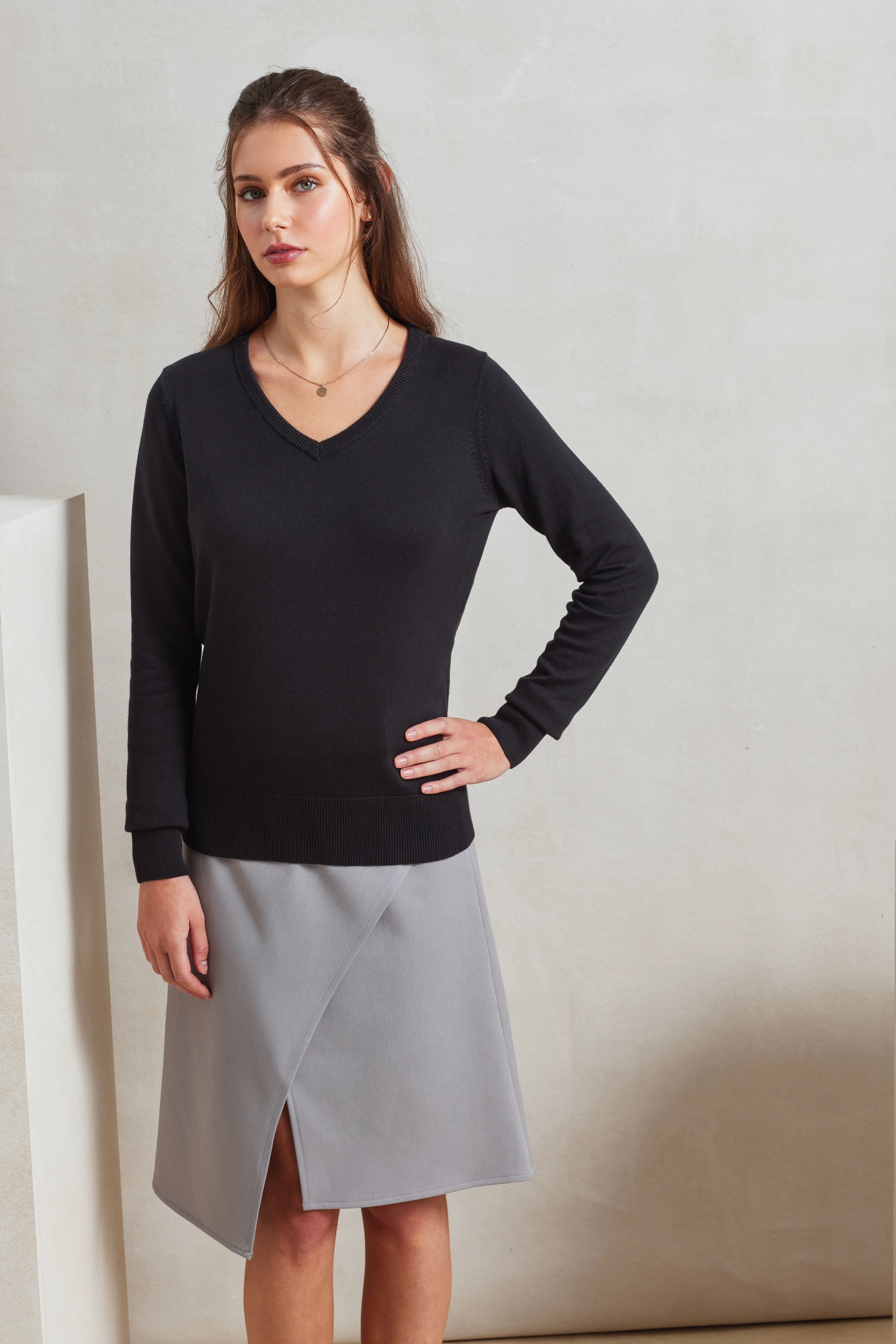 Women's v-neck knitted sweater