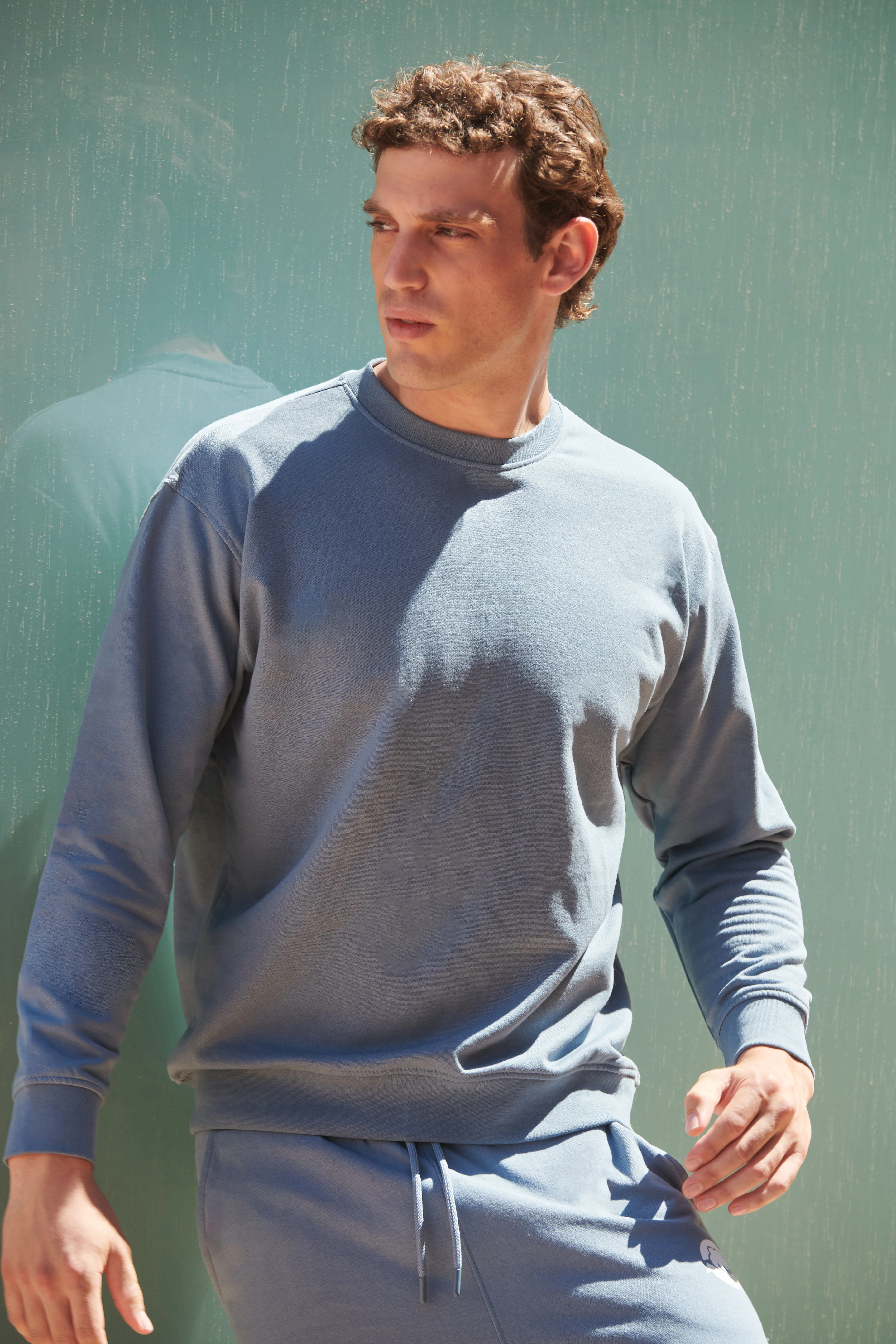 Unisex sustainable fashion sweat